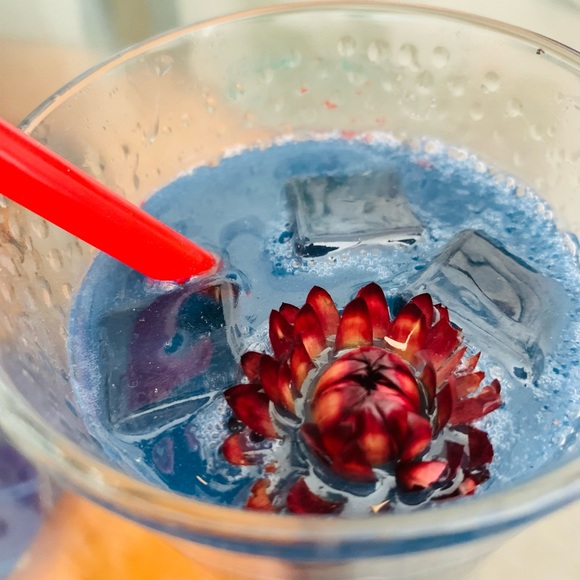 Resin Blue Raspberry cocktail sculpture - Picture 4 of 4